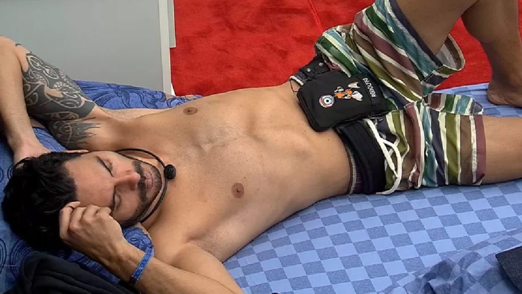 Rodolffo conversa com Caio no BBB 21 (Reprodução Globoplay)