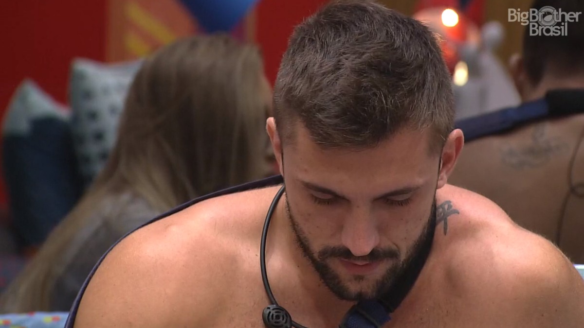 Arthur reclama para Carla Diaz no BBB 21