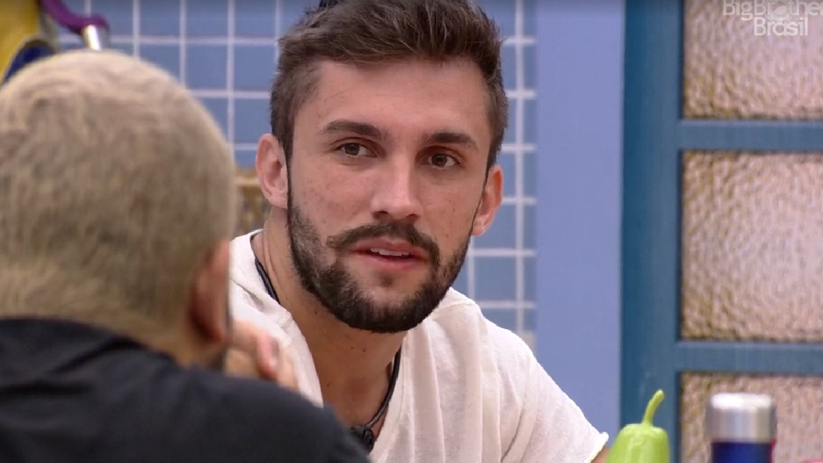 Arthur comenta sobre missa da avó no BBB 21