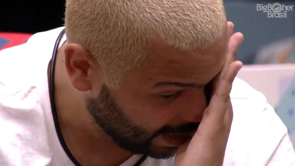 Projota se emociona no BBB 21 ao lembrar de fãs mortos