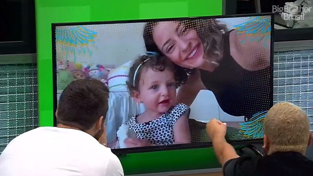 Projota, Pocah e Arthur no almoço do anjo do BBB 21 (reprodução Globoplay)