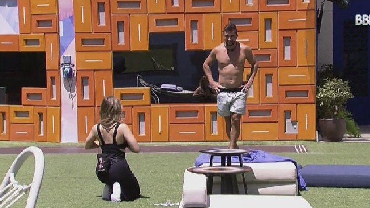 Carla Diaz se declara para Arthur no BBB 21