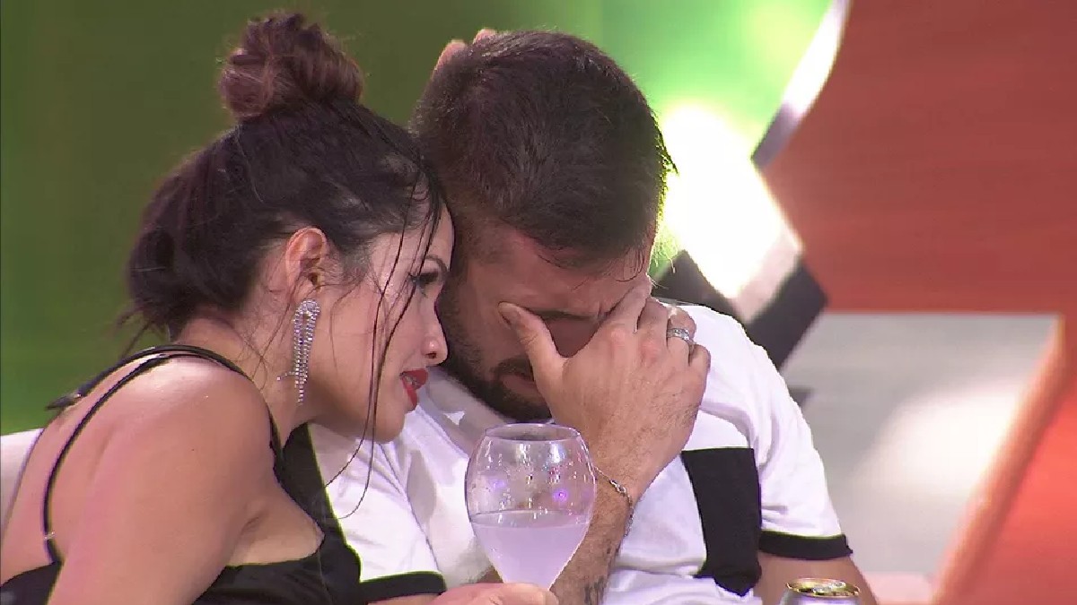 Juliette consola Arthur no BBB 21