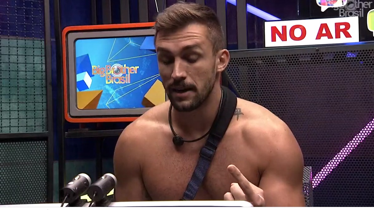 Arthur defende sua permanência no BBB 21