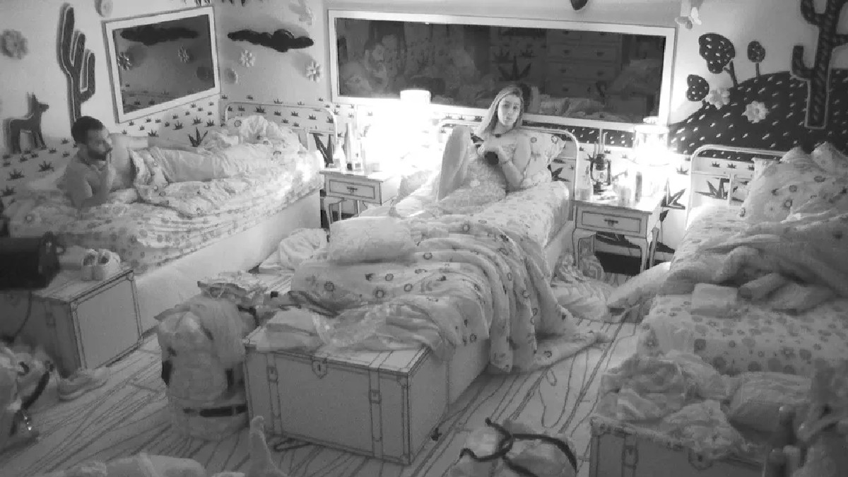Sarah alerta Juliette no BBB 21
