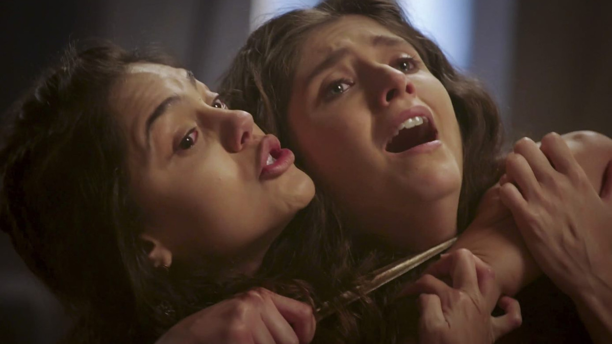 Shakia (Jéssika Alves) e Reduana (Tammy Di Calafiori) em cena de Gênesis (Reprodução/Record TV)