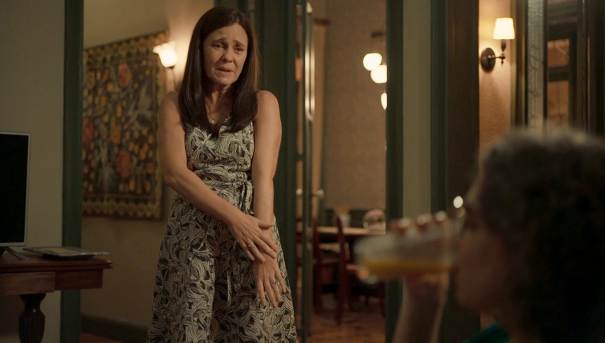 Adriana Esteves como Thelma em cena de Amor de Mãe (Reprodução: Globo)