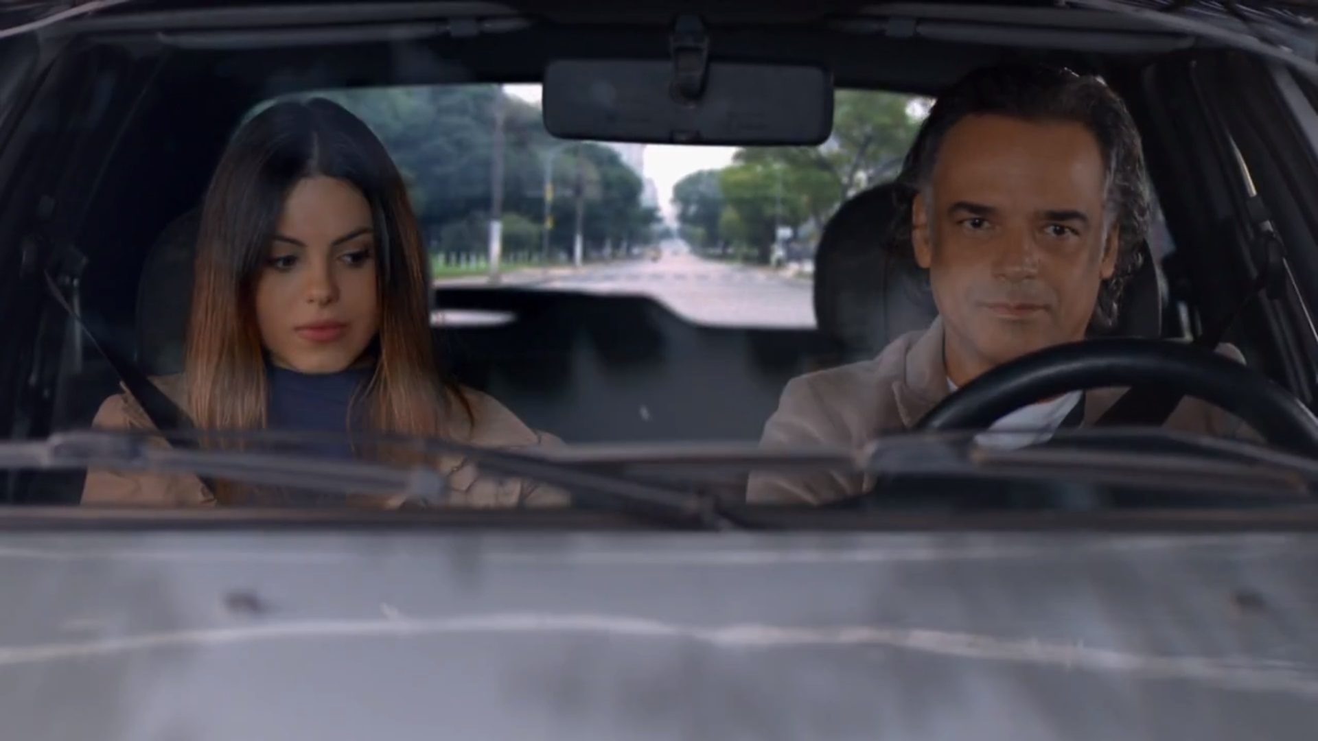 Alice (Sthefany Brito) e Marcos (Angelo Antonio), em A Vida da Gente