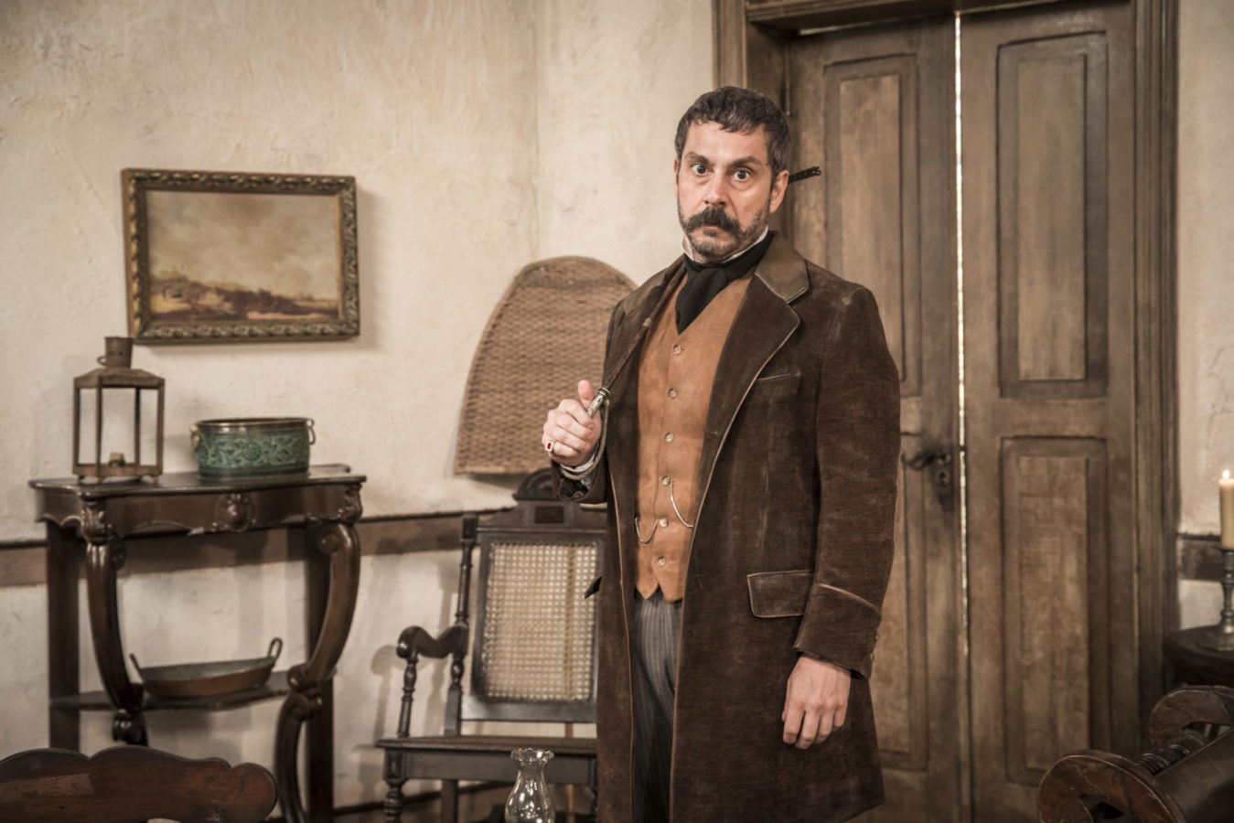 Alexandre Nero como Tonico Rocha em Nos Tempos do Imperador