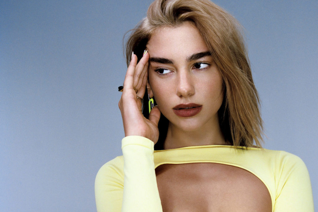 Dua Lipa em imagem de divulgação de seu álbum "Future Nostalgia"