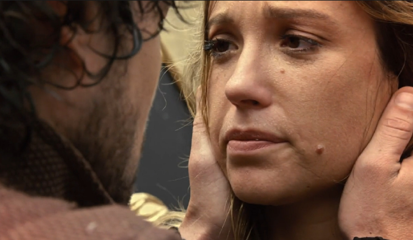 Gonzalo (Alexandre Slaviero) e Brione (Juliana Didone) em Belaventura