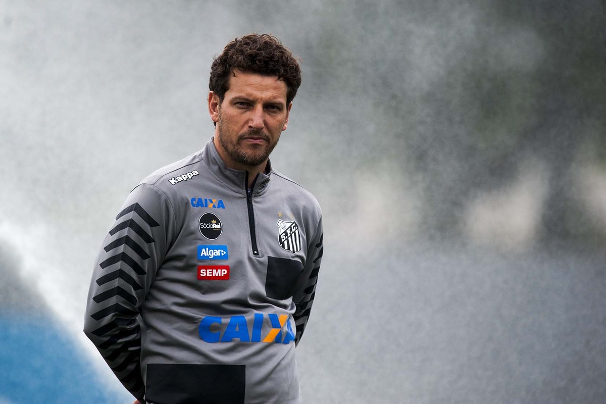 O ex-jogador Elano
