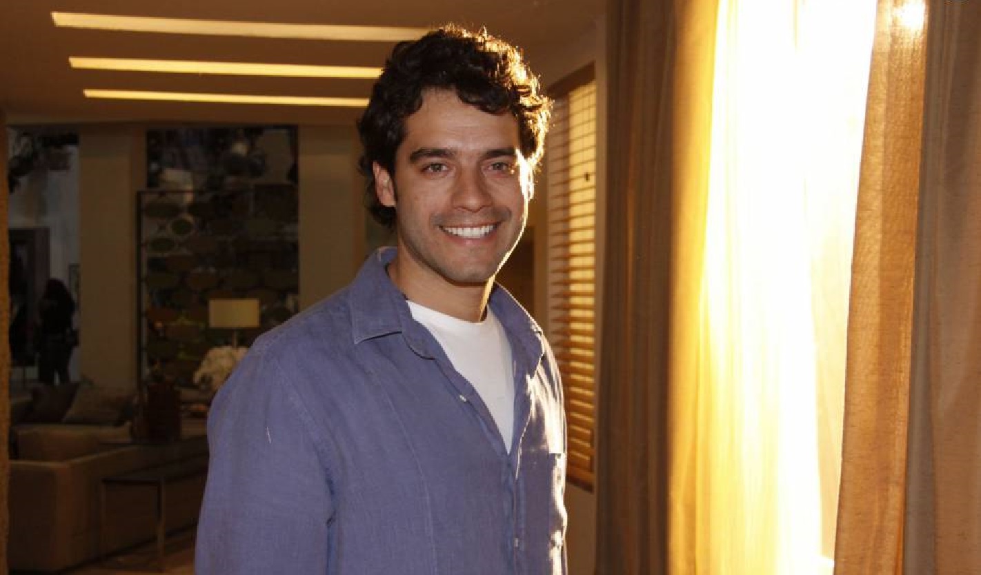 Guilherme Winter como Renato em Ti Ti Ti (Divulgação / Globo)