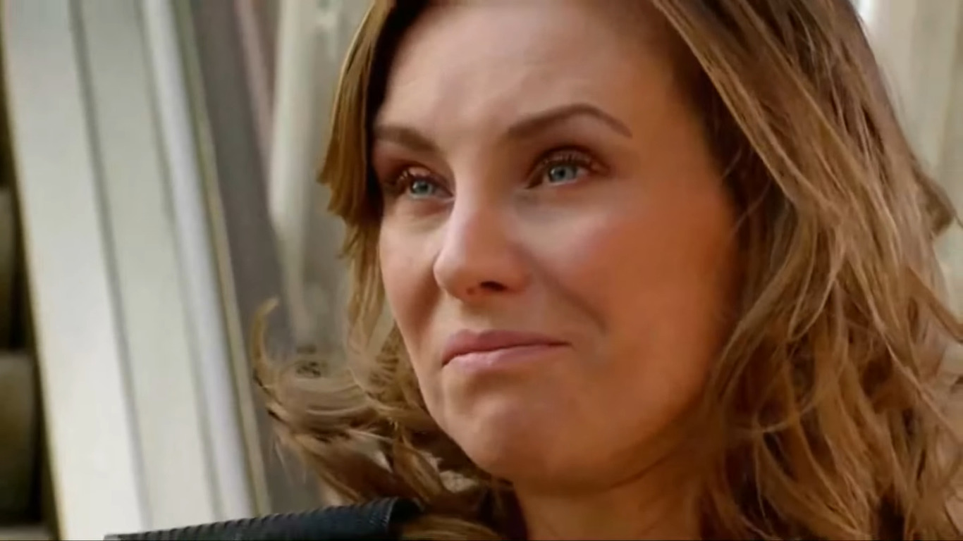 Dominika Paleta como Helena em Triunfo do Amor (Reprodução / YouTube)