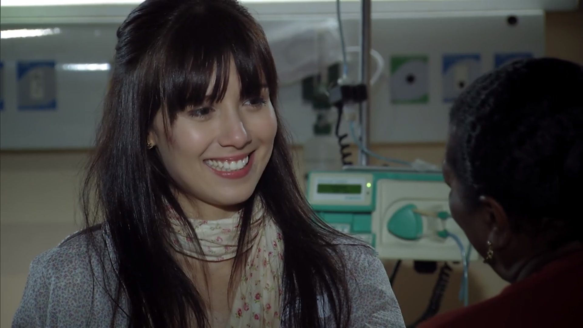 Manu (Marjorie Estiano) e Maria (Neusa Borges), em A Vida da Gente