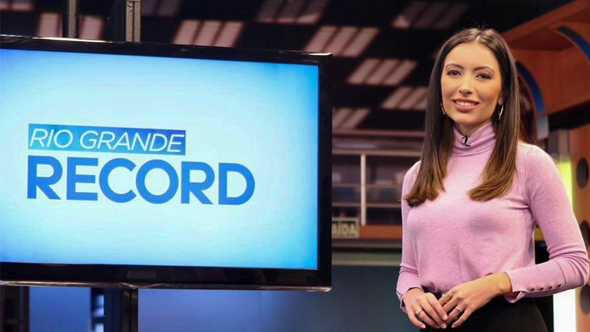 Paloma Poeta apresenta o Rio Grande Record, telejornal local da Record RS