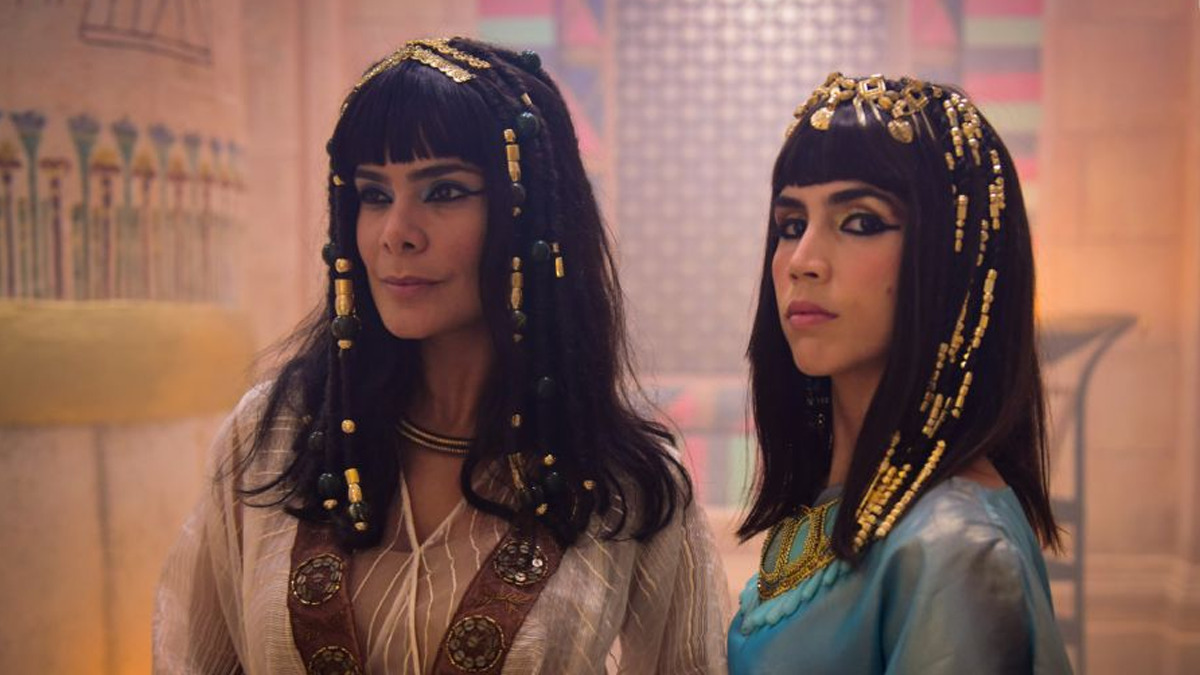 Aat (Bianka Fernandes) e Khen (Pérola Faria) ficam grávidas (Reprodução/Record TV)