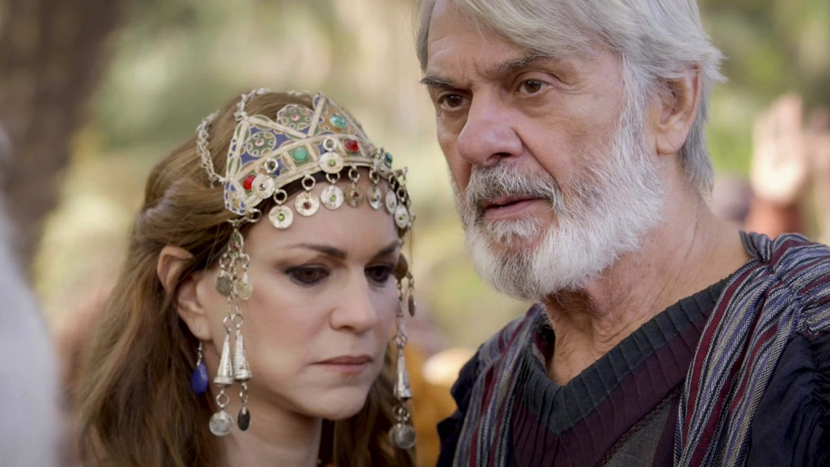 Abrão (Zé Carlos Machado) decide partir após Terá (Julio Braga) humilhar Sarai (Adriana Garambone) - Reprodução/Record TV