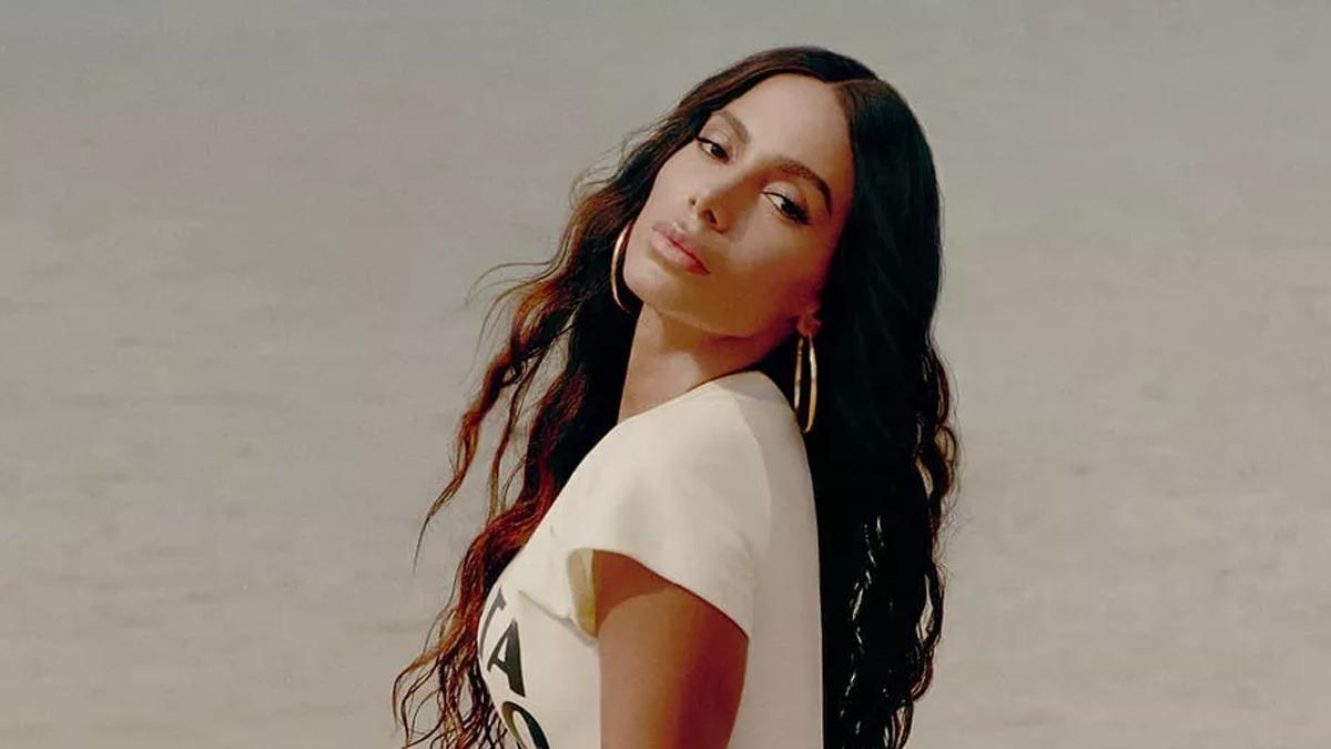 Anitta na capa de Girl From Rio (Divulgação)