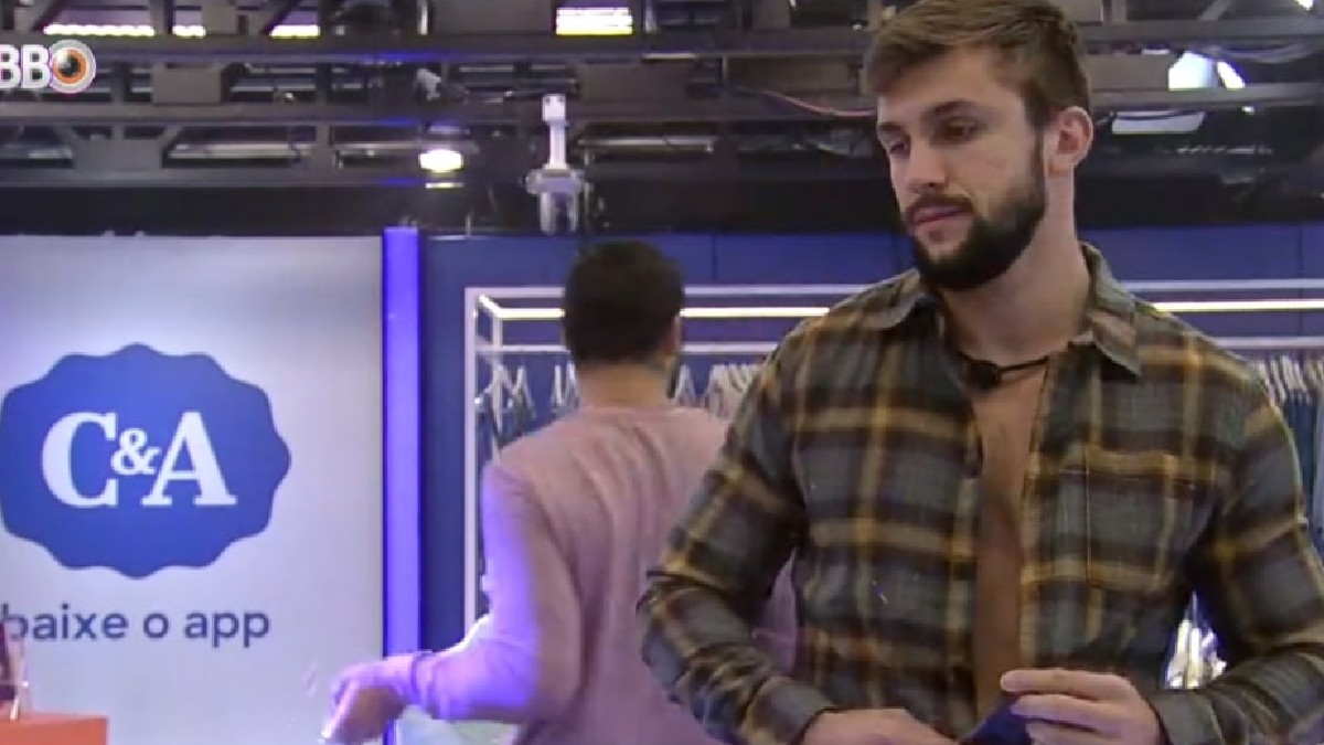 Arthur em ação da C&A no BBB 21