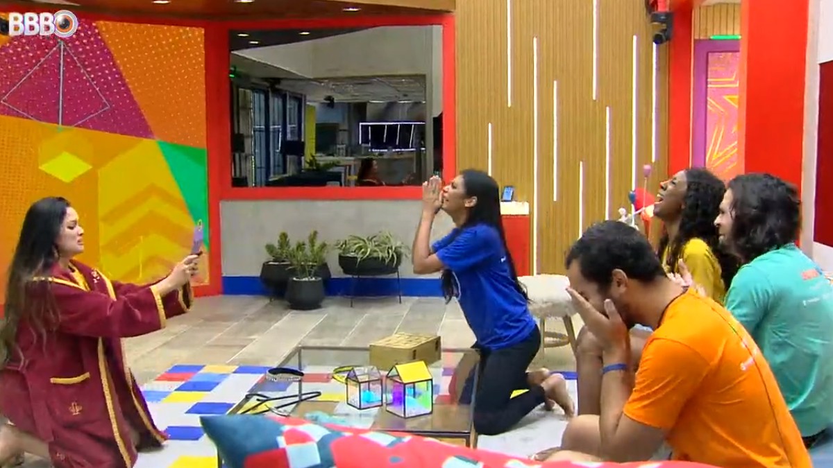 Brothers recebem a notícia da campanha de vacinação contra o Coronavírus no BBB 21