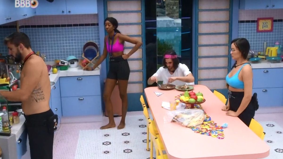 Camilla de Lucas e Arthur discutem no BBB 21