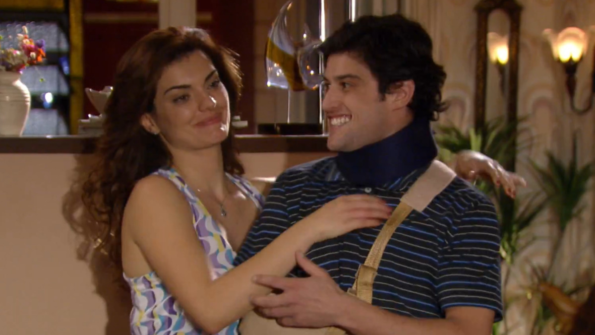 Desirée (Mayana Neiva) e Armandinho (Alexandre Slaviero), de Ti-Ti-Ti (Reprodução/Globo)