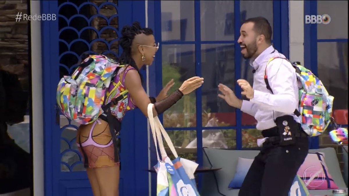 Karol Conká vê Gilberto pela primeira vez no 1º dia de confinamento no BBB 21 (Reprodução: Globo)
