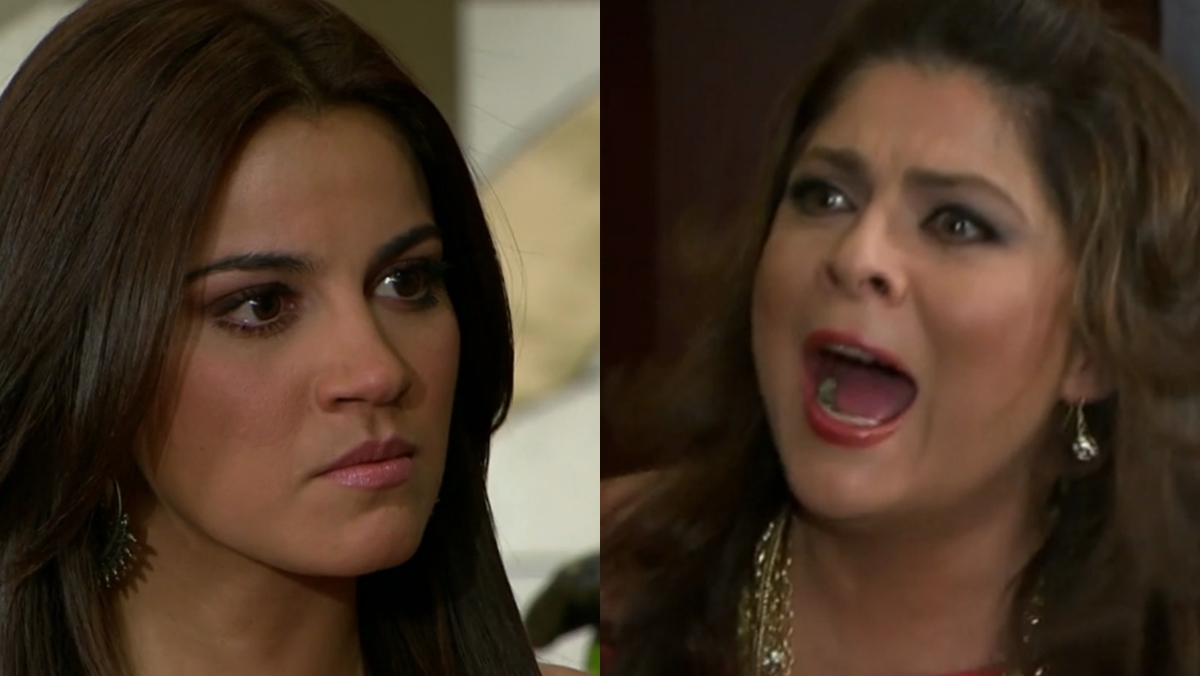 Maria Desamparada leva um tapa de Vitória (Reprodução: Televisa S.A.)