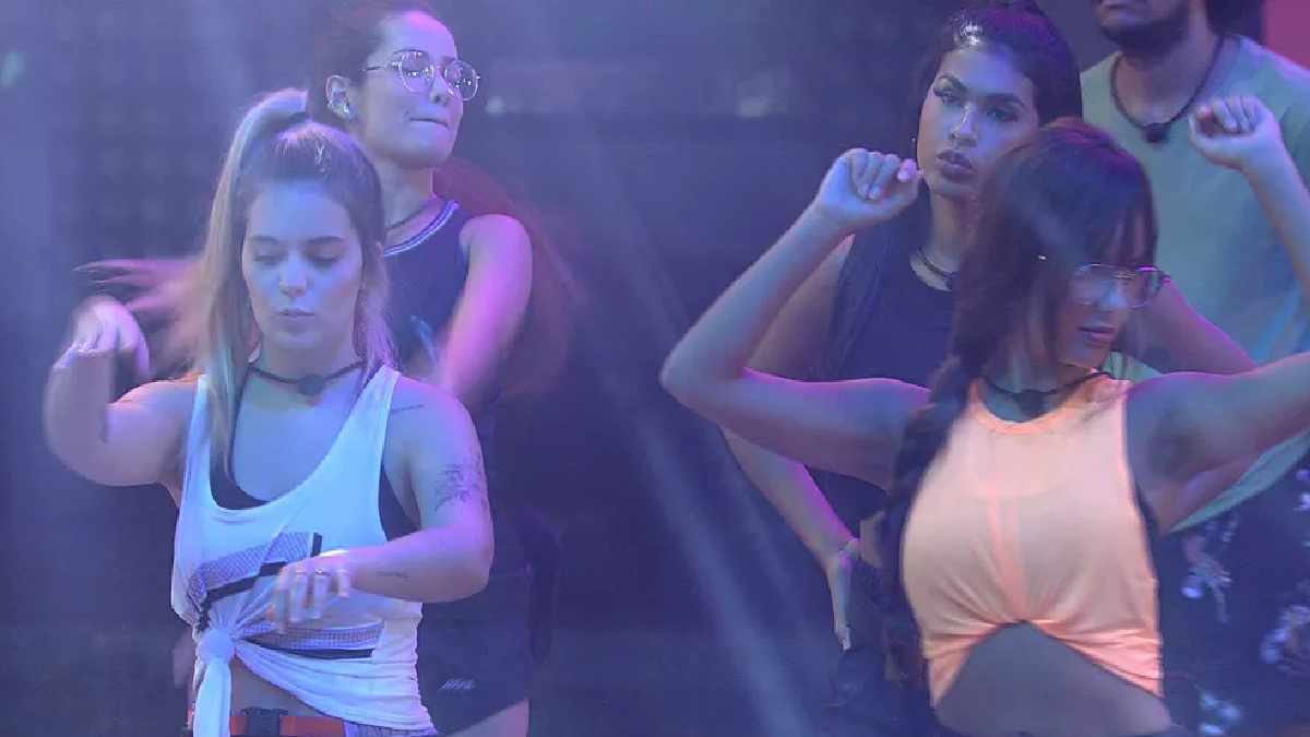 Viih Tube e Thaís disputam Prova do Líder no BBB 21