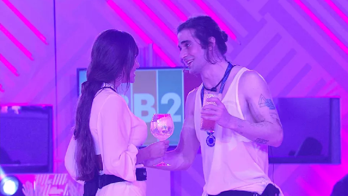 Thaís e Fiuk conversam no BBB 21