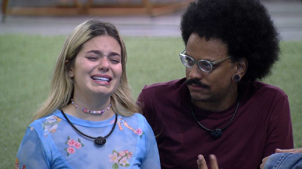 Viih Tube chora com saída de Thaís do BBB 21