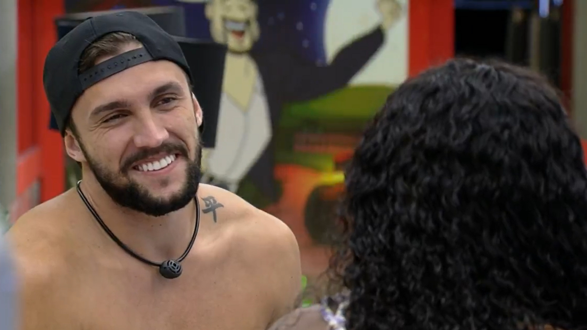 Arthur conversa com brothers no BBB 21