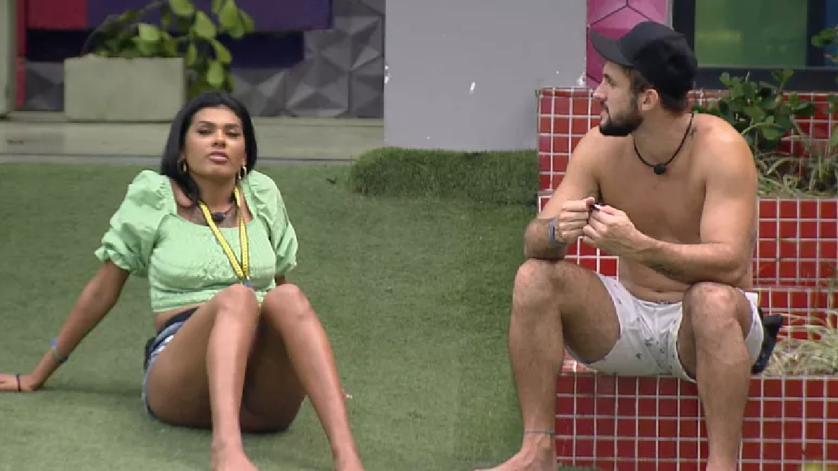 Pocah e Arthur conversam no BBB 21