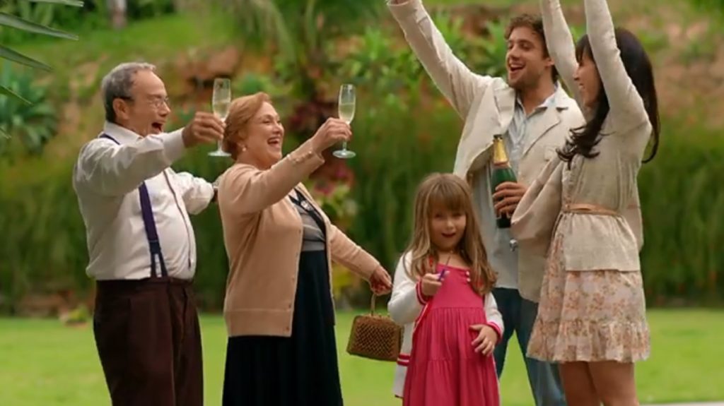 Rodrigo e Manu formam uma linda família em A Vida da Gente (Reprodução: Globo)