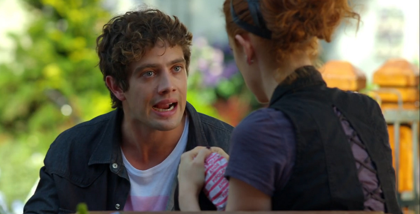Rodrigo (Rafael Cardoso) e Nanda (Maria Eduarda) em A Vida da Gente