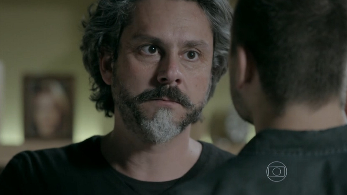 José Alfredo (Alexandre Nero) humilha João Lucas (Daniel Rocha) em Império