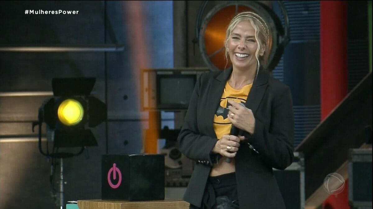 Adriane Galisteu apresenta o Power Couple Brasil