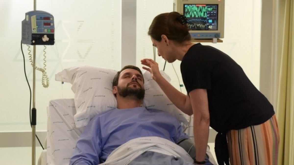 Antonio (Felipe Cunha) e Mariinha (Silvia Pfeifer) em Topíssima