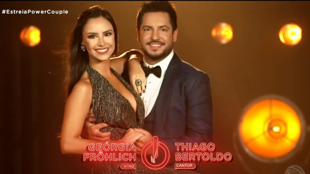 Casais entram no Power Couple Brasil (Reprodução Playplus)