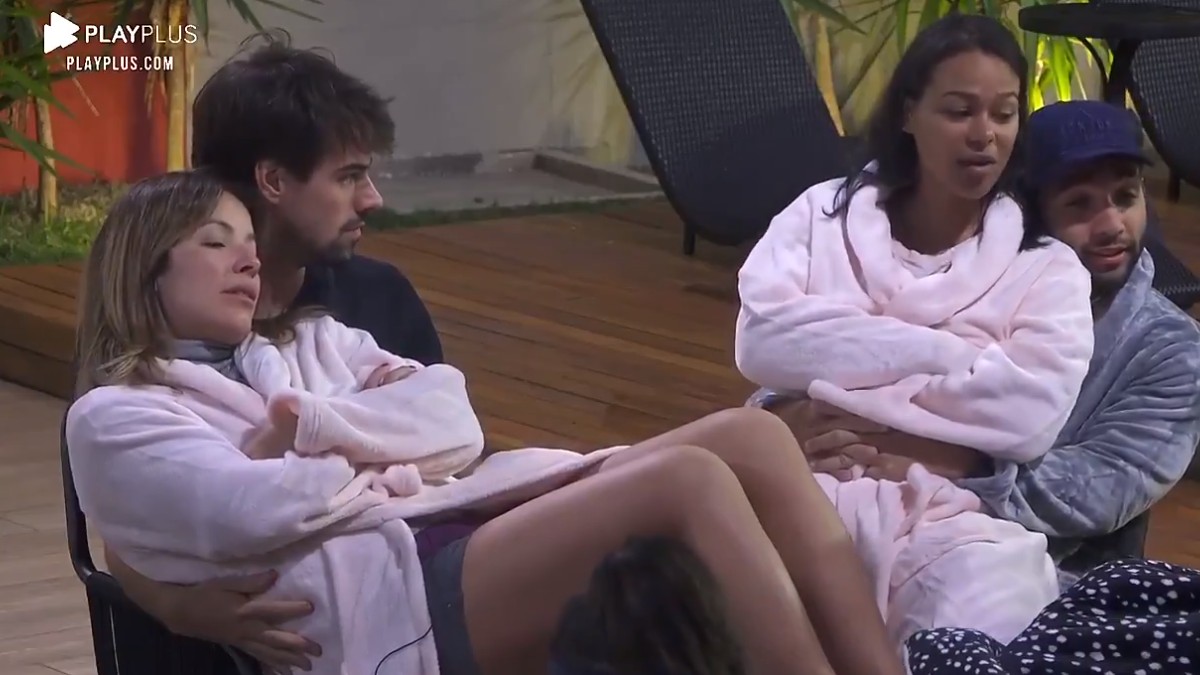 Casais falam sobre relacionamentos no Power Couple