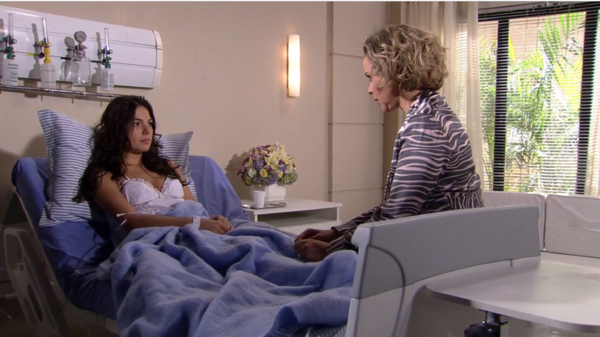 Bruna (Giulia Gam) e Marcela (Isis Valverde) em Ti Ti Ti (Reprodução/Globo)