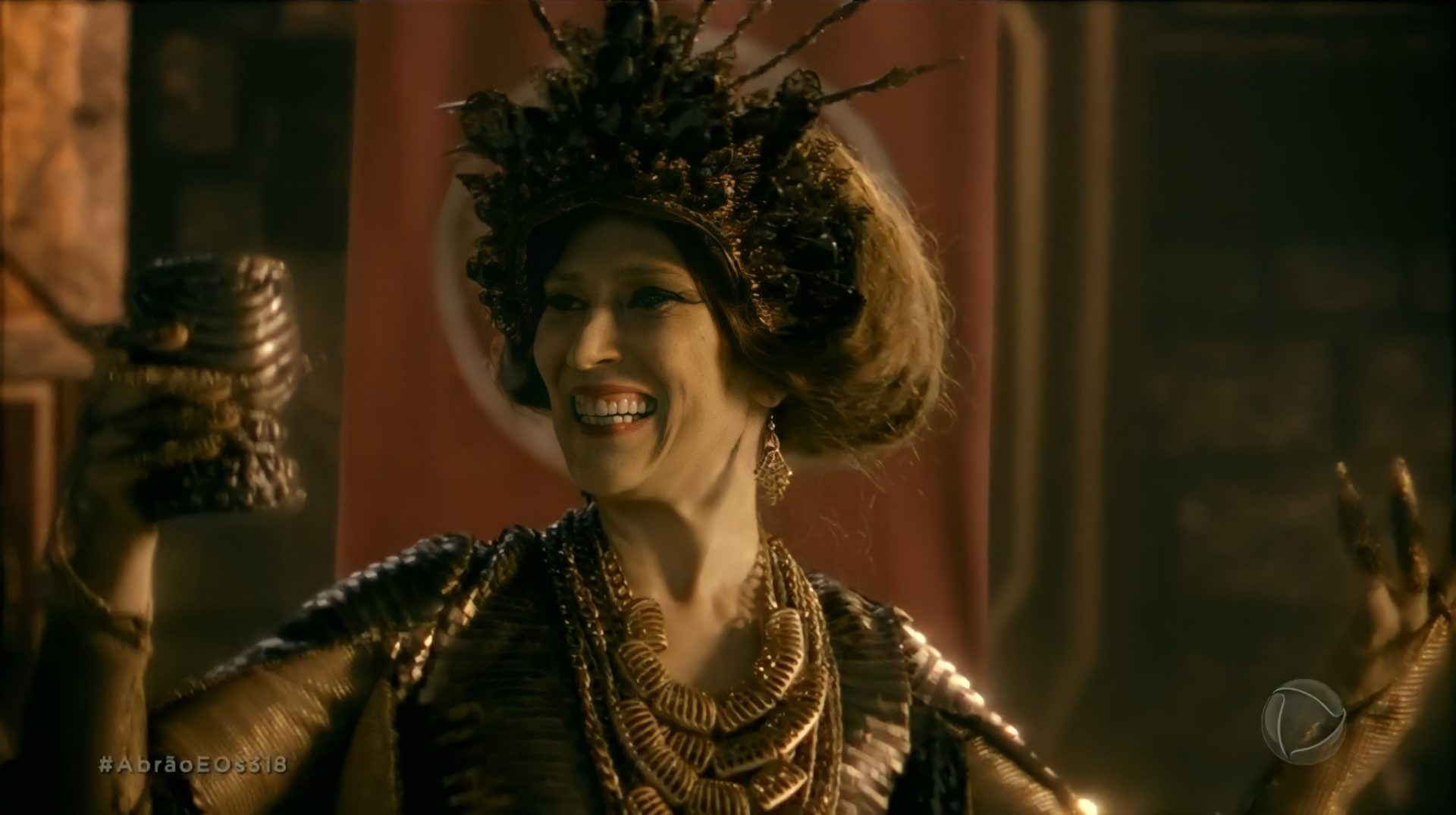 Beth Goulart vive a poderosa rainha Jaluzi em Gênesis (Reprodução: Record TV)