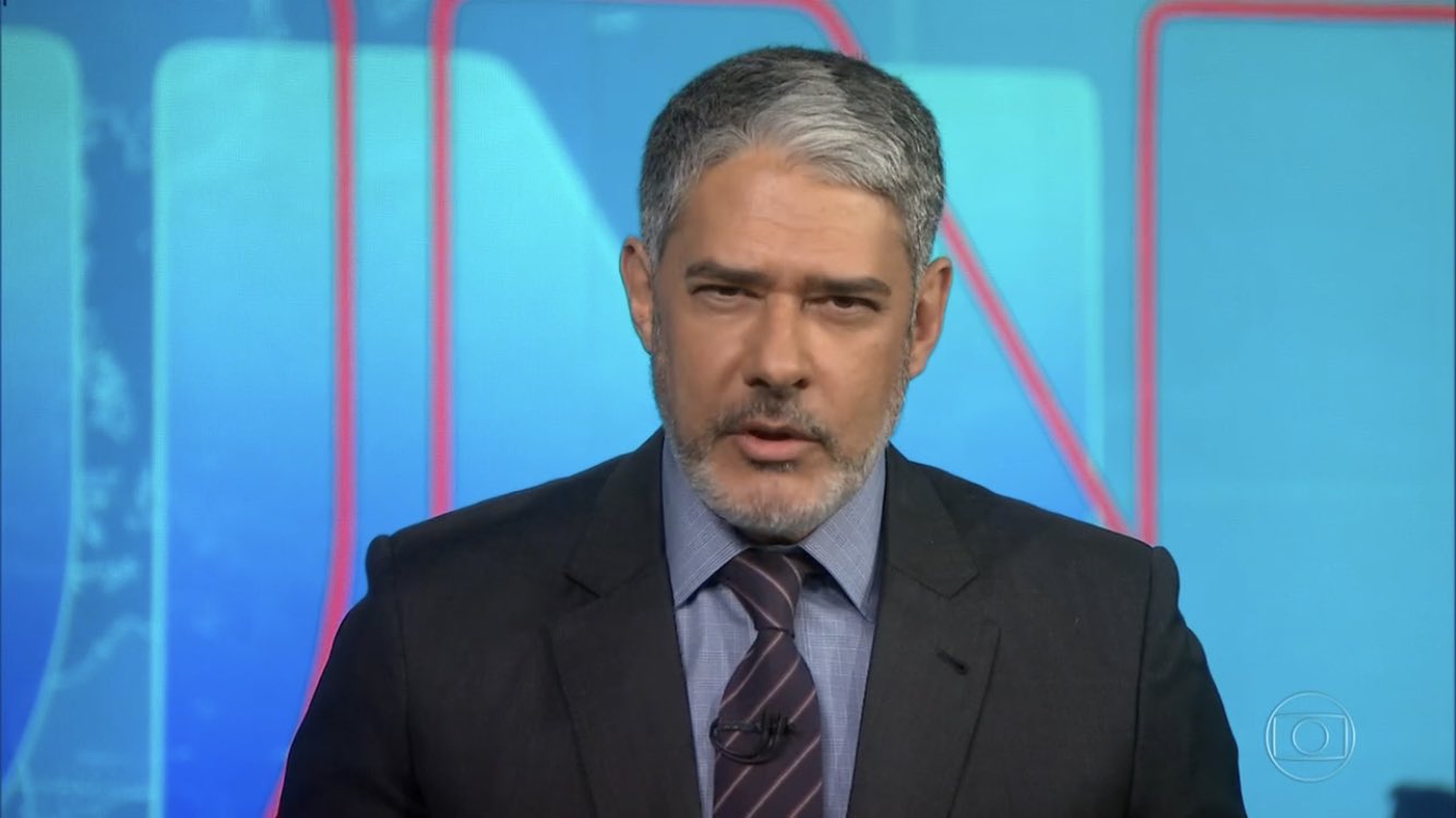 William Bonner divide opinião ao aparecer de barba no Jornal Nacional (Reprodução: Globo)