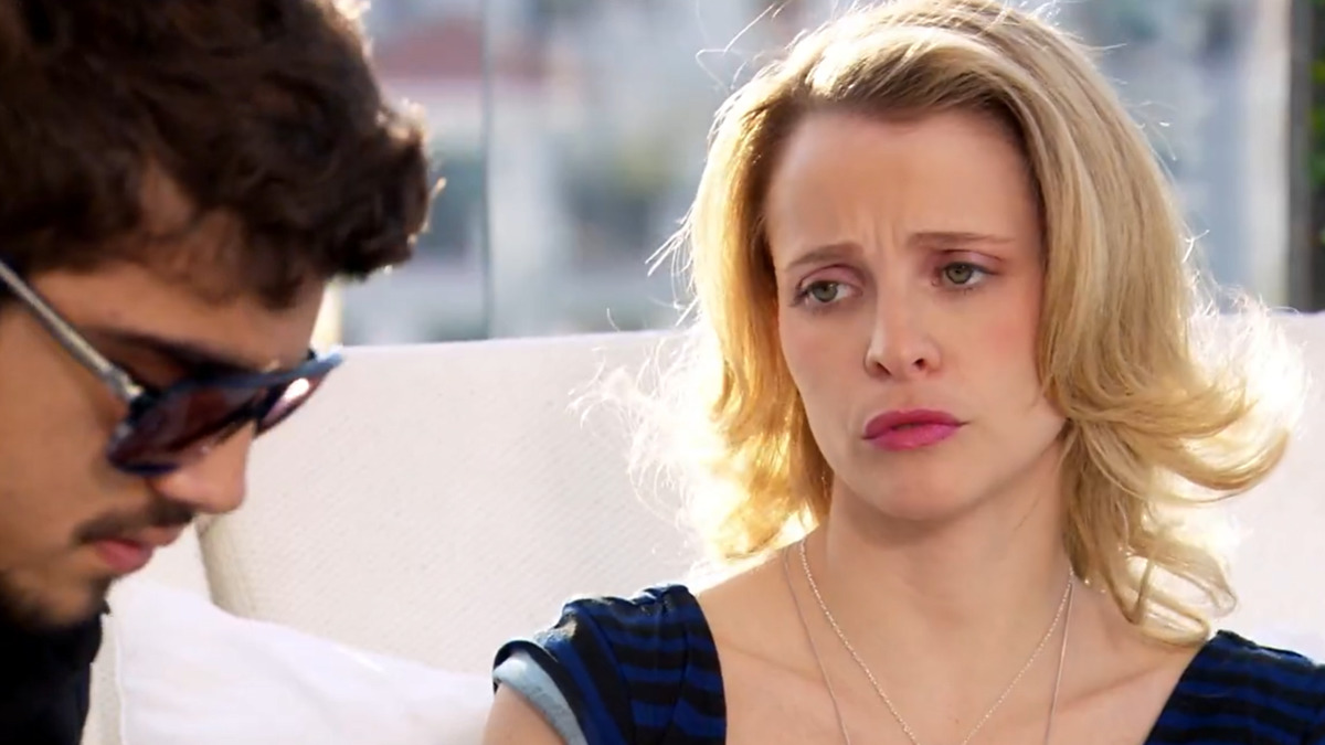 Edgar (Caio Castro) e Camila (Maria Helena Chira) em Ti Ti Ti (Reprodução/Globo)