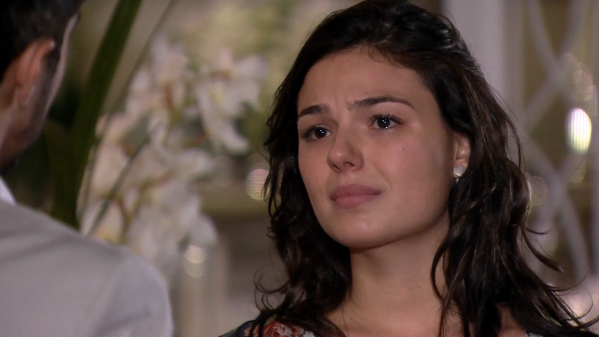 Edgar (Caio Castro) e Marcela (Isis Valverde) em Ti Ti Ti (Reprodução/Globo)