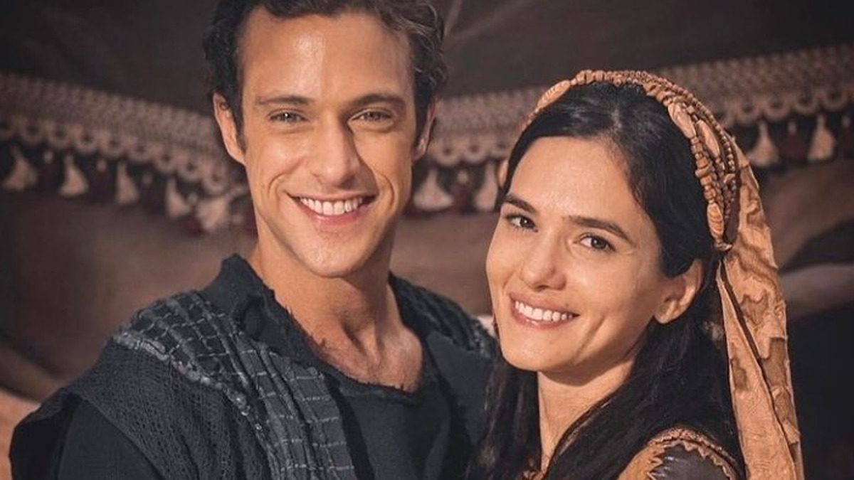 Eliézer (Ronny Kriwat) e Fátima (Mika Guluzian) em Gênesis (Reprodução/Record TV)