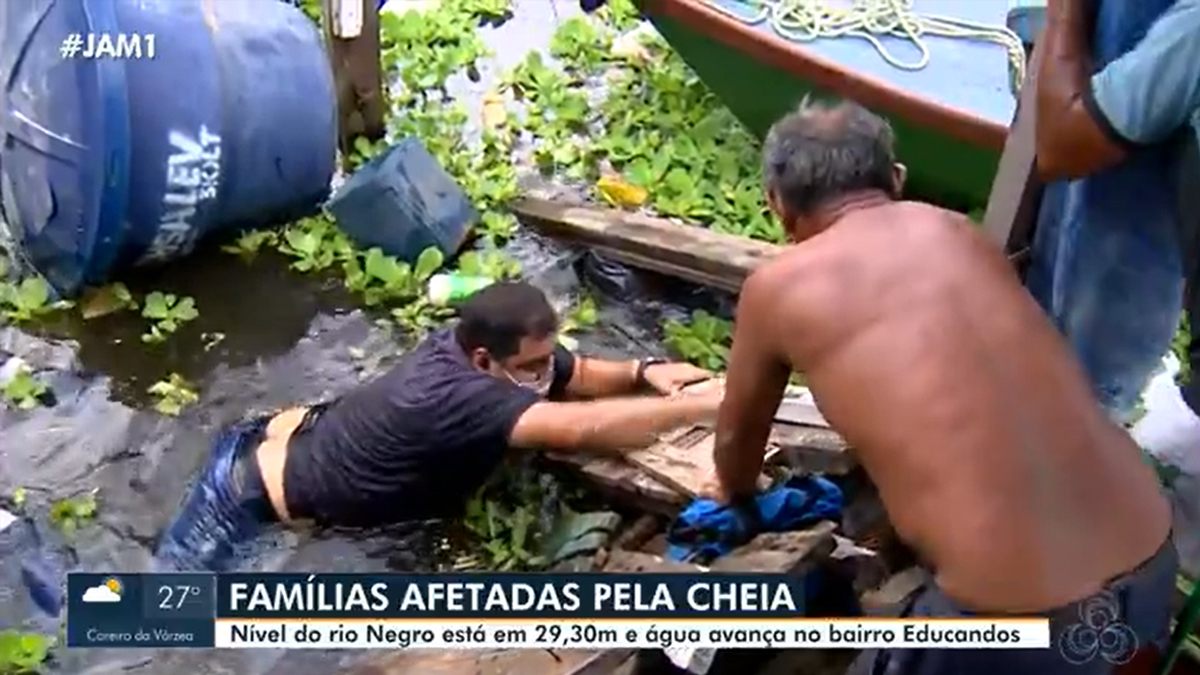 Equipe da Globo cai de ponte
