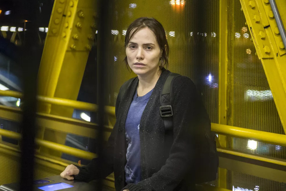 Letícia Colin em cena da série (Fábio Rocha/Globo)