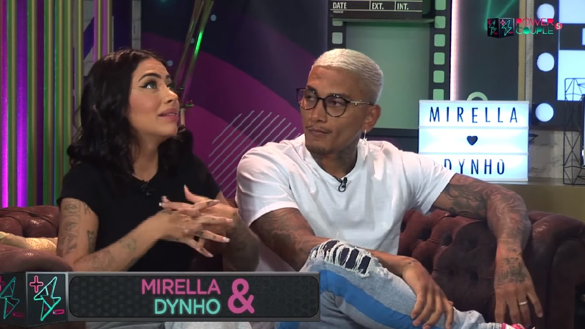 MC Mirella e Dynho na Live dos Eliminados do Power Couple